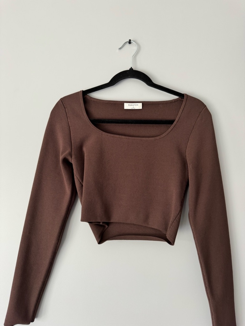 Aritzia Babaton women's sculpt knit long sleeve crop top size: Medium - Picture 2 of 2